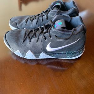 Kyrie 4